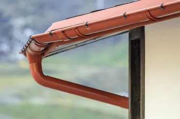 Toiture avec chéneau et gouttière en aluminum